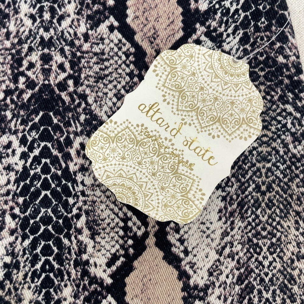 Altar’d State Snakeskin patterned center zip mini skirt - NWT - size L - Picture 4 of 7